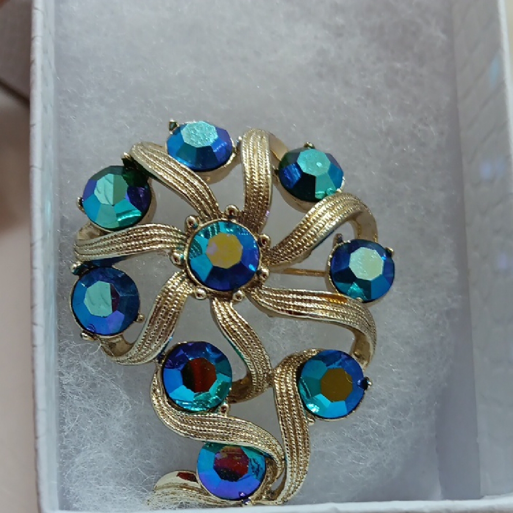 Vintage Kramer Aurora Borealis Gemstone Brooch